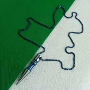 Pure titanium blue square box word chain paired with pendant for a cool and gentle pearl collision